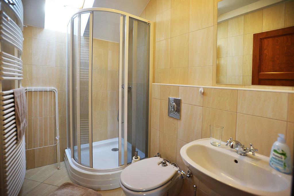 Corner Apartman Eger Habitación foto
