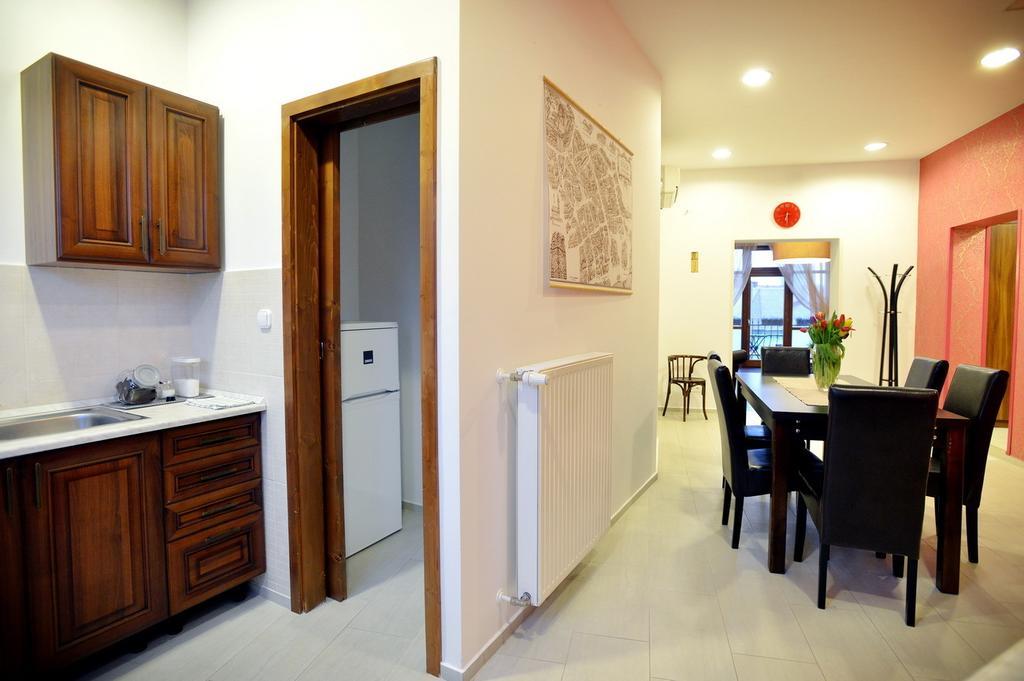 Corner Apartman Eger Habitación foto