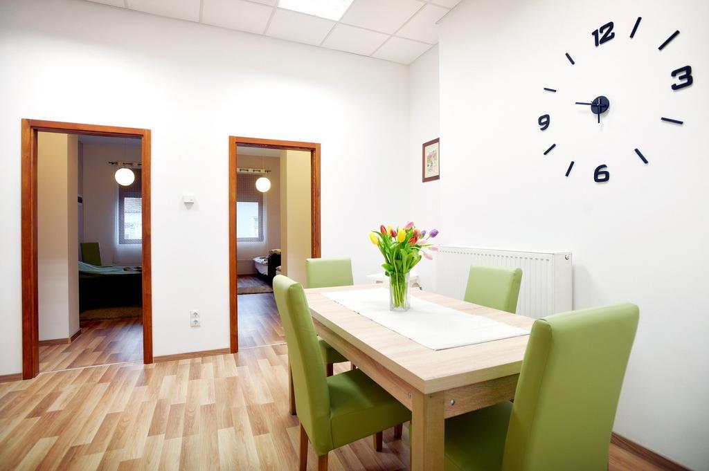 Corner Apartman Eger Habitación foto