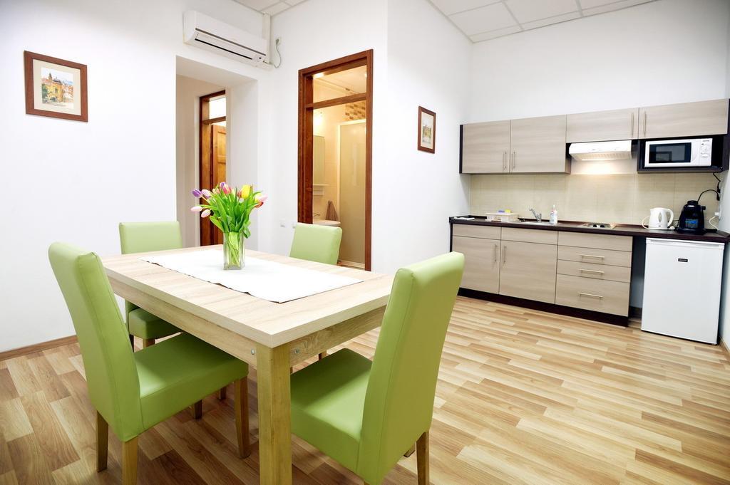 Corner Apartman Eger Habitación foto