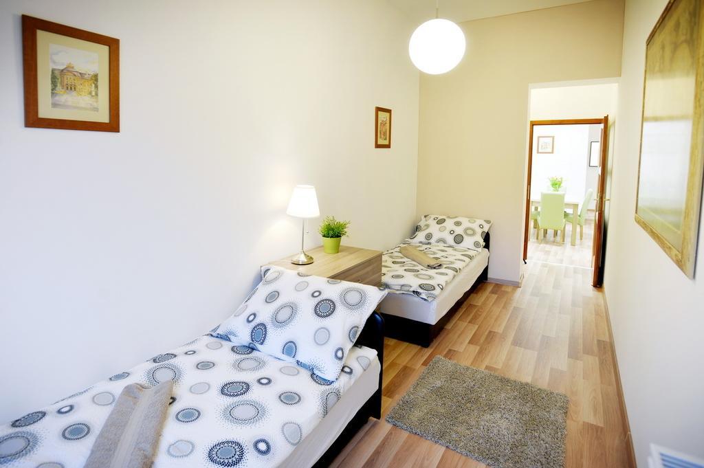 Corner Apartman Eger Habitación foto
